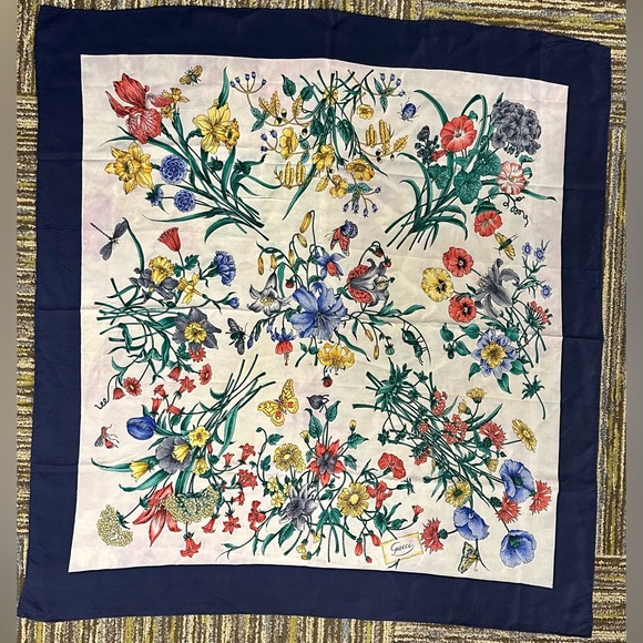 WOW - Authentic Gucci Silk Scarf for Neck, your Purse and/or Backpack - Picture 1 of 13